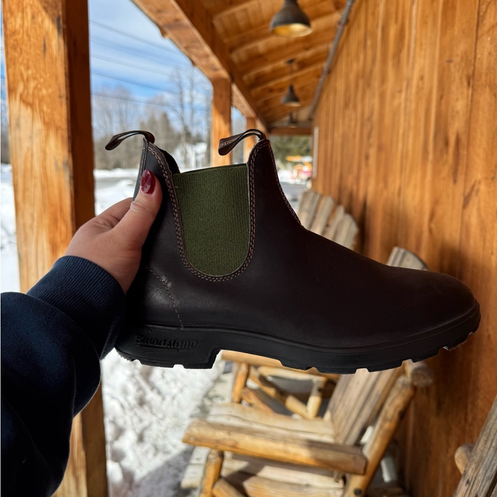 Blundstone Men's Dark Brown Boots with Green Elastic